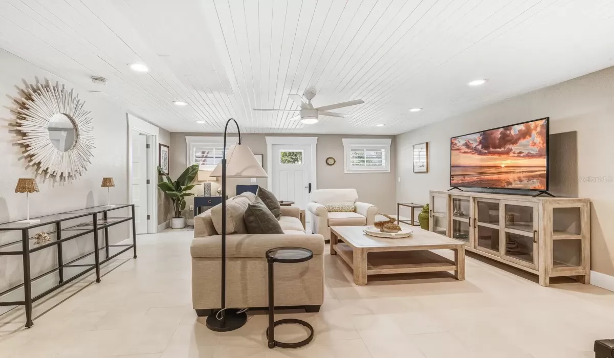 3 Bedrooms Bedrooms, 0 ,2 BathroomsBathrooms,Residential,Pending,0,D6144615