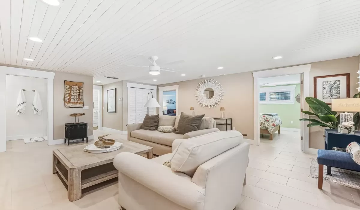 3 Bedrooms Bedrooms, 0 ,2 BathroomsBathrooms,Residential,Pending,0,D6144615