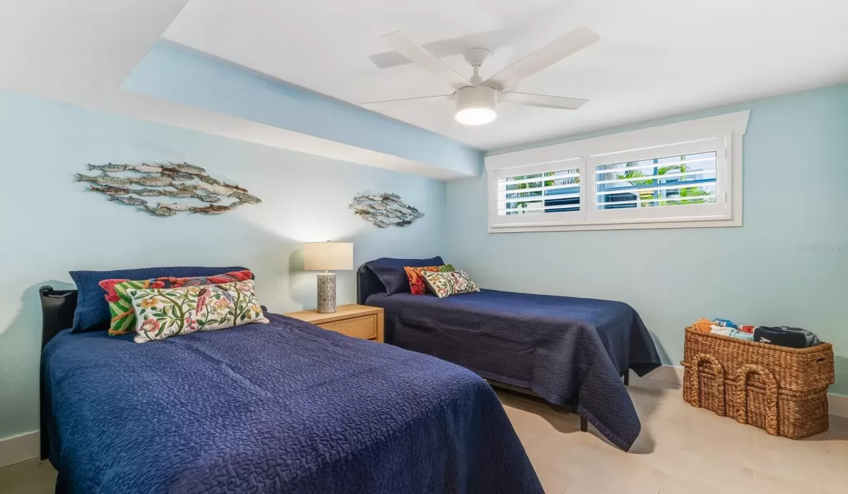 3 Bedrooms Bedrooms, 0 ,2 BathroomsBathrooms,Residential,Pending,0,D6144615