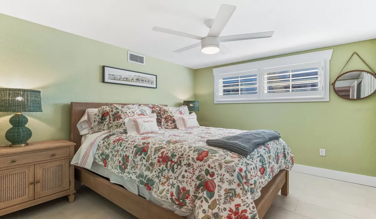 3 Bedrooms Bedrooms, 0 ,2 BathroomsBathrooms,Residential,Pending,0,D6144615