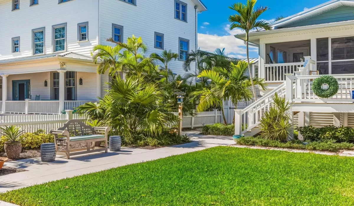 3 Bedrooms Bedrooms, 0 ,2 BathroomsBathrooms,Residential,Pending,0,D6144615