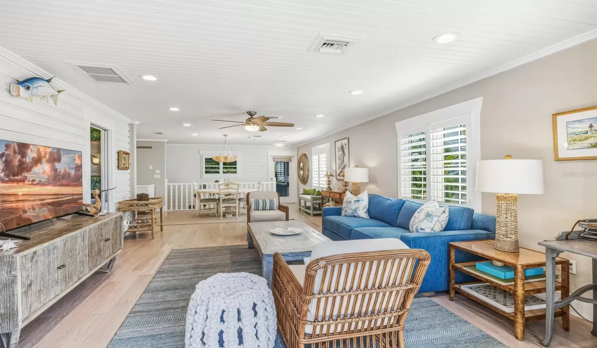 3 Bedrooms Bedrooms, 0 ,2 BathroomsBathrooms,Residential,Pending,0,D6144615