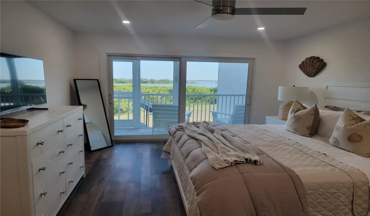 2 Bedrooms Bedrooms, 0 ,2 BathroomsBathrooms,Residential,For Sale,0,D6145072