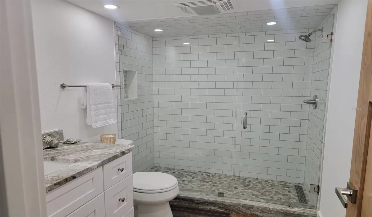 2 Bedrooms Bedrooms, 0 ,2 BathroomsBathrooms,Residential,For Sale,0,D6145072