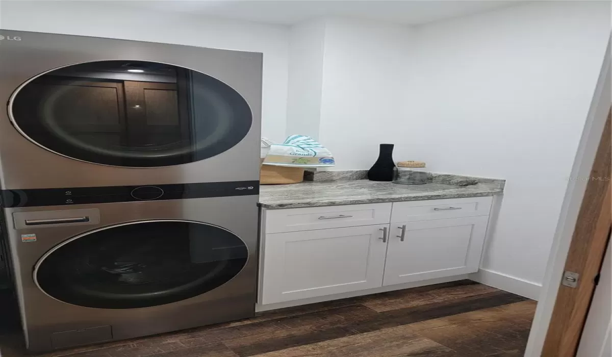 2 Bedrooms Bedrooms, 0 ,2 BathroomsBathrooms,Residential,For Sale,0,D6145072