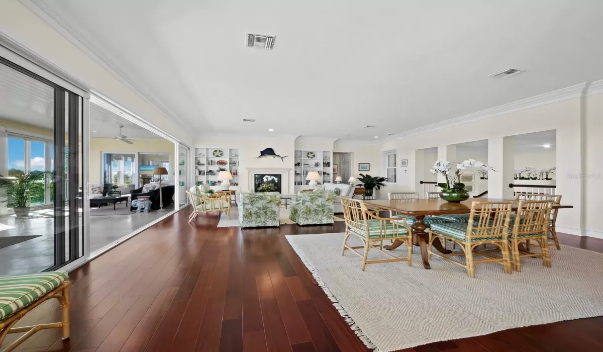 5 Bedrooms Bedrooms, 0 ,5 BathroomsBathrooms,Residential,For Sale,0,D6145104