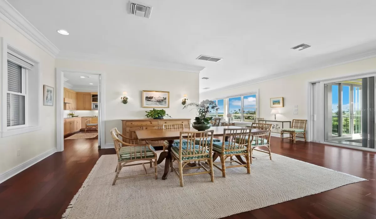 5 Bedrooms Bedrooms, 0 ,5 BathroomsBathrooms,Residential,For Sale,0,D6145104