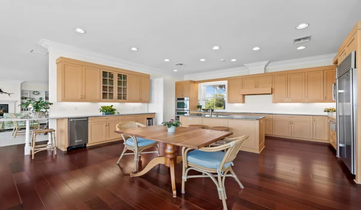 5 Bedrooms Bedrooms, 0 ,5 BathroomsBathrooms,Residential,For Sale,0,D6145104