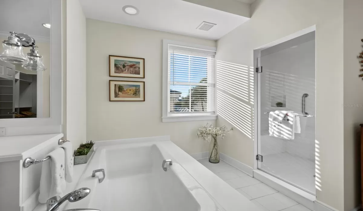 5 Bedrooms Bedrooms, 0 ,5 BathroomsBathrooms,Residential,For Sale,0,D6145104