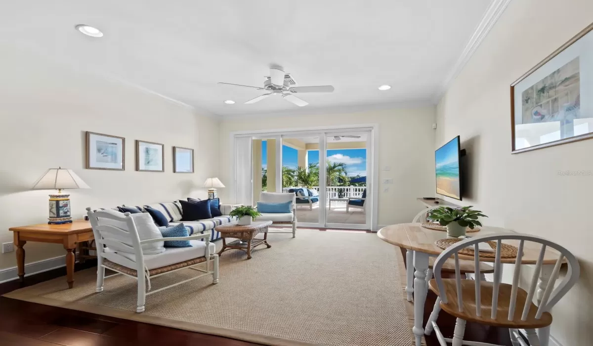 5 Bedrooms Bedrooms, 0 ,5 BathroomsBathrooms,Residential,For Sale,0,D6145104