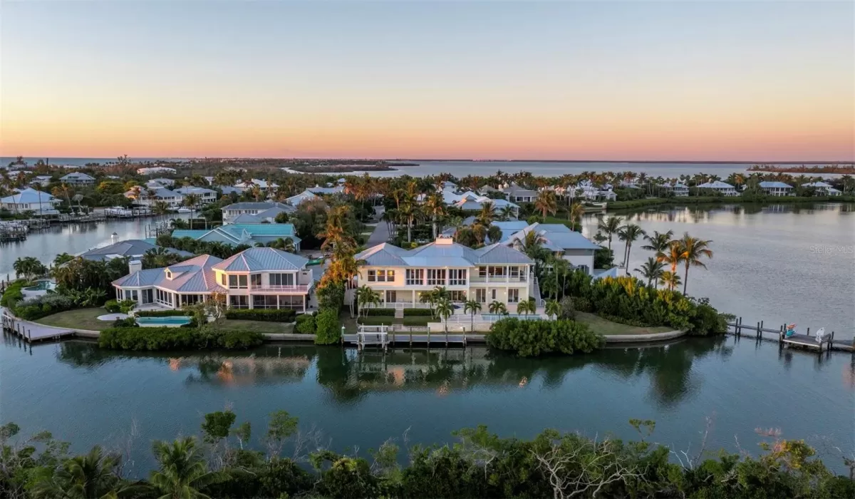 5 Bedrooms Bedrooms, 0 ,5 BathroomsBathrooms,Residential,For Sale,0,D6145104