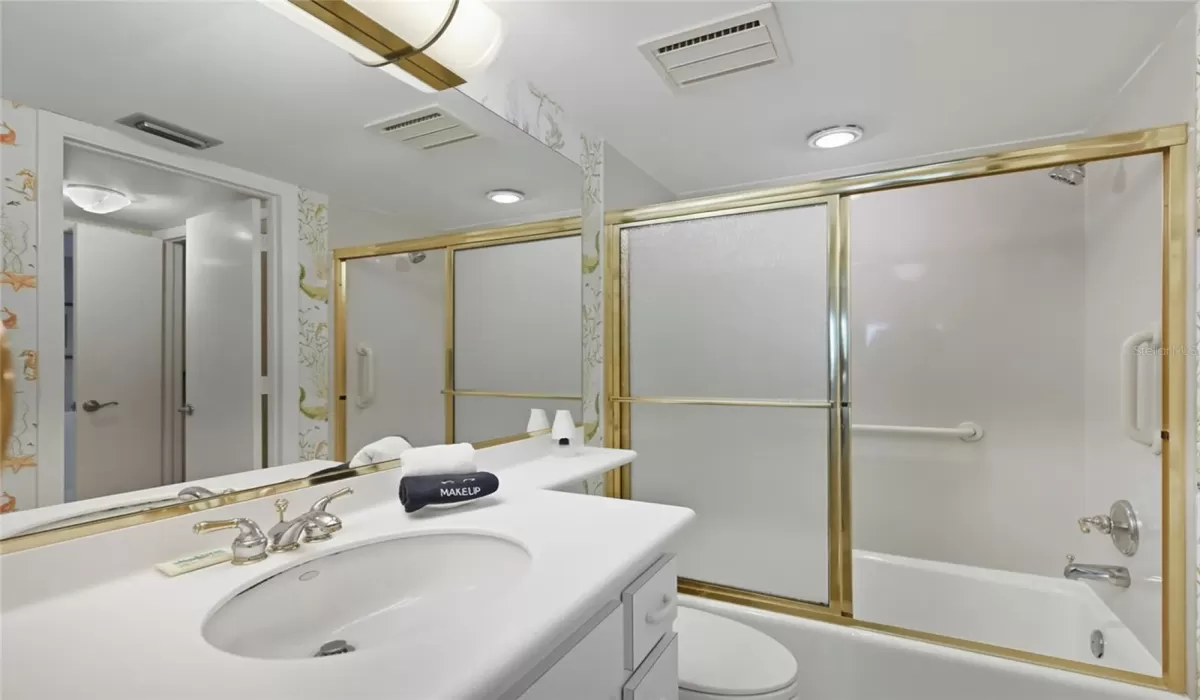 2 Bedrooms Bedrooms, 0 ,2 BathroomsBathrooms,Residential,For Sale,0,D6145260