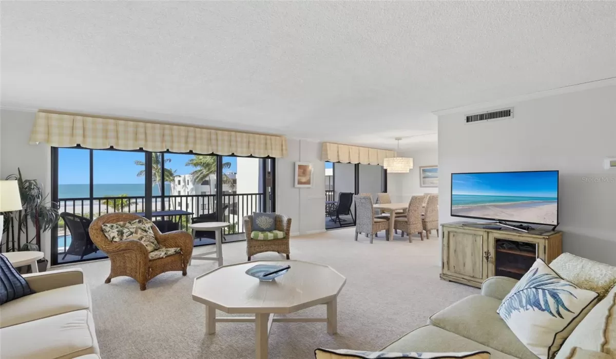 2 Bedrooms Bedrooms, 0 ,2 BathroomsBathrooms,Residential,For Sale,0,D6145260