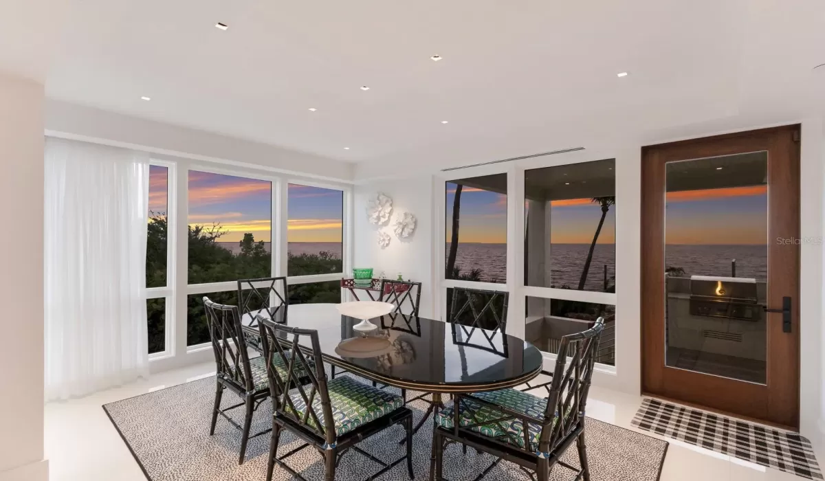 4 Bedrooms Bedrooms, 0 ,3 BathroomsBathrooms,Residential,For Sale,0,D6145154