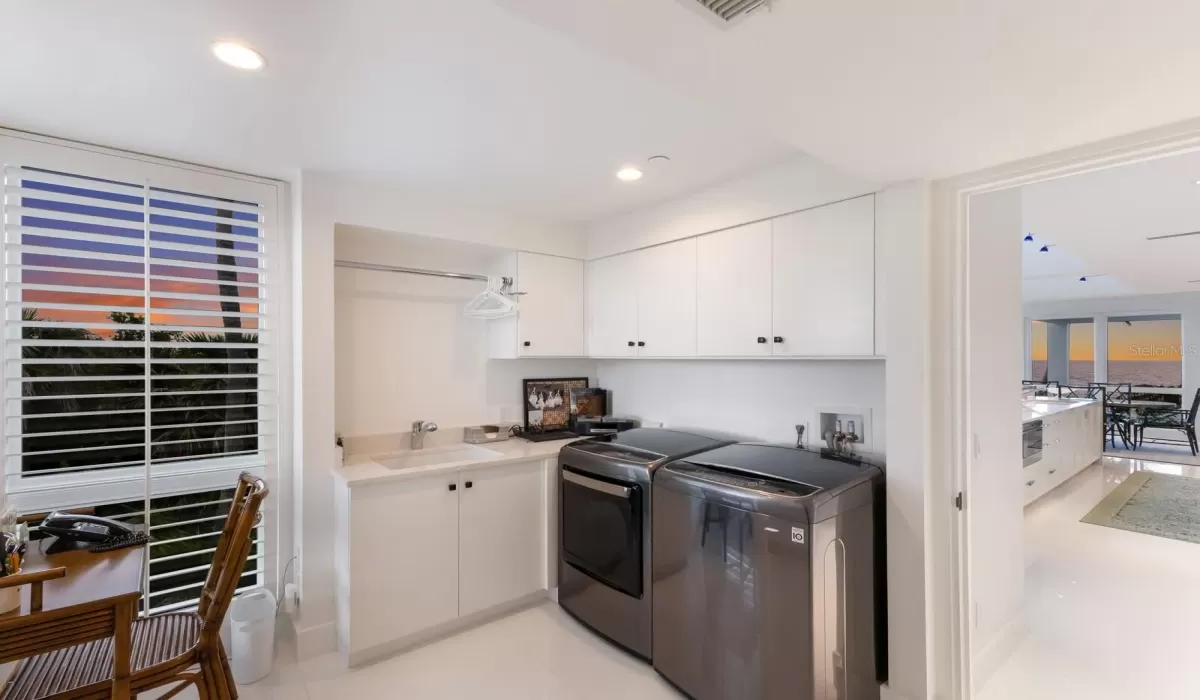 4 Bedrooms Bedrooms, 0 ,3 BathroomsBathrooms,Residential,For Sale,0,D6145154