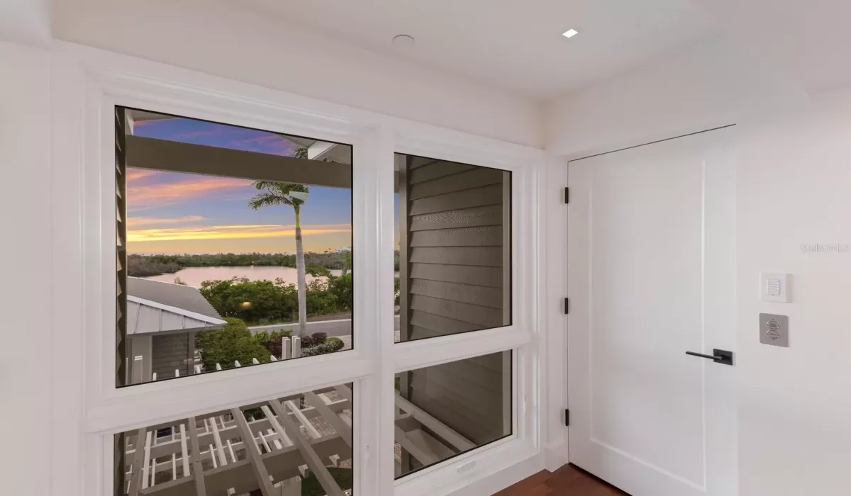 4 Bedrooms Bedrooms, 0 ,3 BathroomsBathrooms,Residential,For Sale,0,D6145154