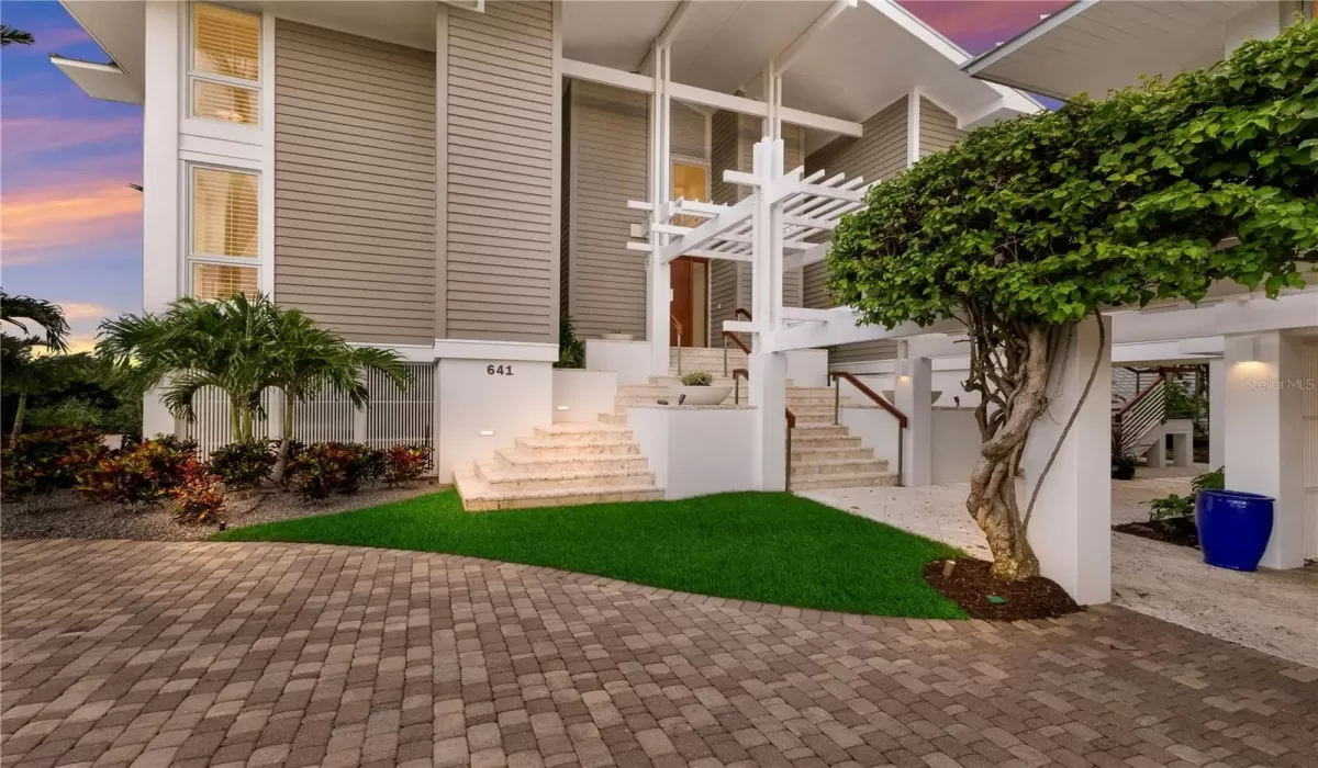 4 Bedrooms Bedrooms, 0 ,3 BathroomsBathrooms,Residential,For Sale,0,D6145154