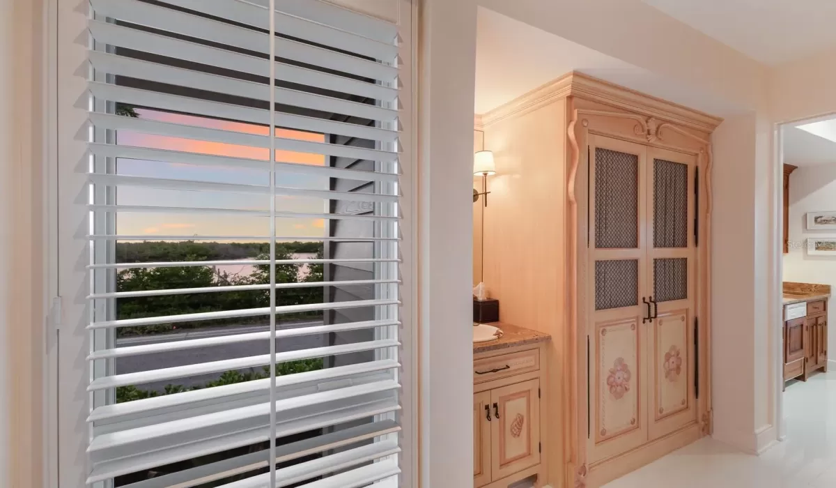 4 Bedrooms Bedrooms, 0 ,3 BathroomsBathrooms,Residential,For Sale,0,D6145154