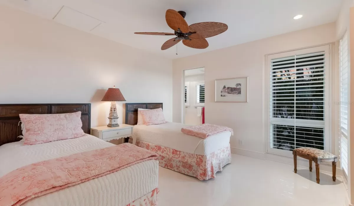 4 Bedrooms Bedrooms, 0 ,3 BathroomsBathrooms,Residential,For Sale,0,D6145154