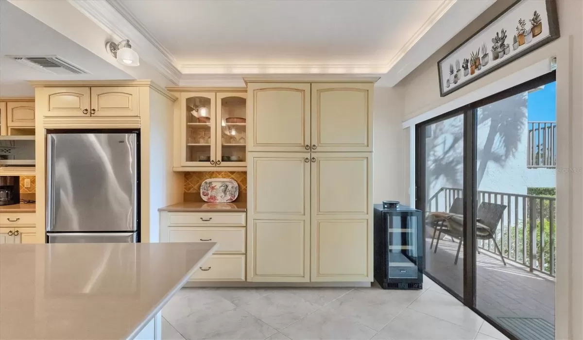 2 Bedrooms Bedrooms, 0 ,2 BathroomsBathrooms,Residential,For Sale,0,D6139754