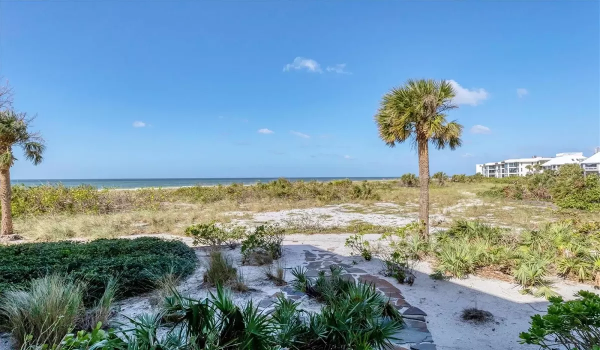 2 Bedrooms Bedrooms, 0 ,2 BathroomsBathrooms,Residential,For Sale,0,D6139754