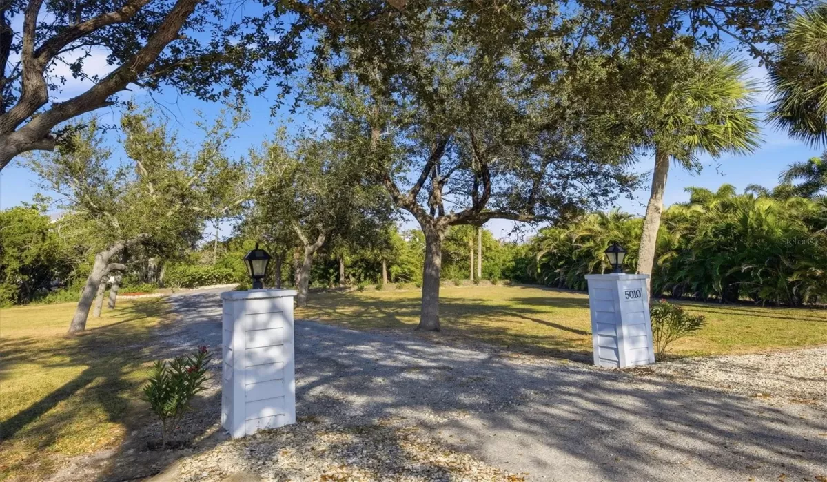 4 Bedrooms Bedrooms, 0 ,2 BathroomsBathrooms,Residential,For Sale,0,D6145351