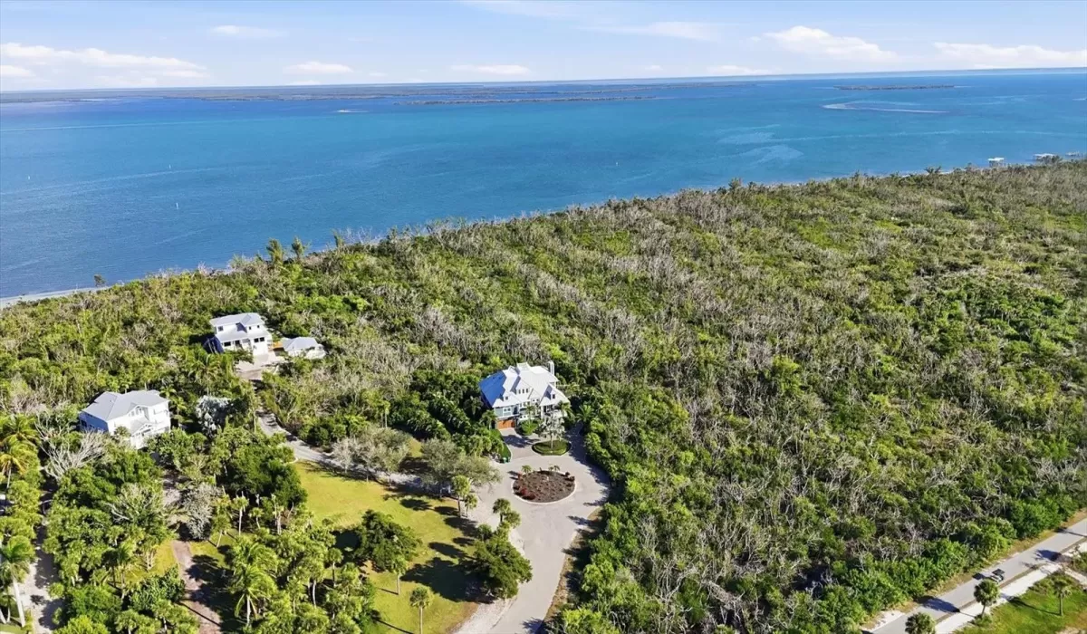 4 Bedrooms Bedrooms, 0 ,2 BathroomsBathrooms,Residential,For Sale,0,D6145351