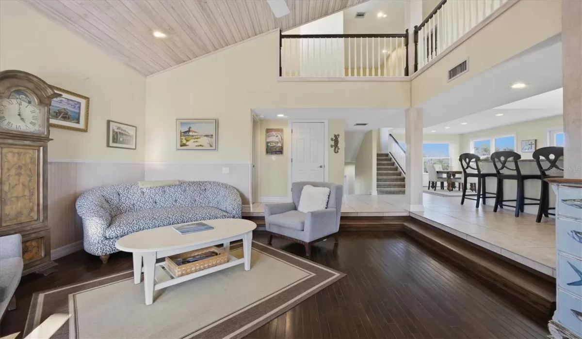 4 Bedrooms Bedrooms, 0 ,2 BathroomsBathrooms,Residential,For Sale,0,D6145351