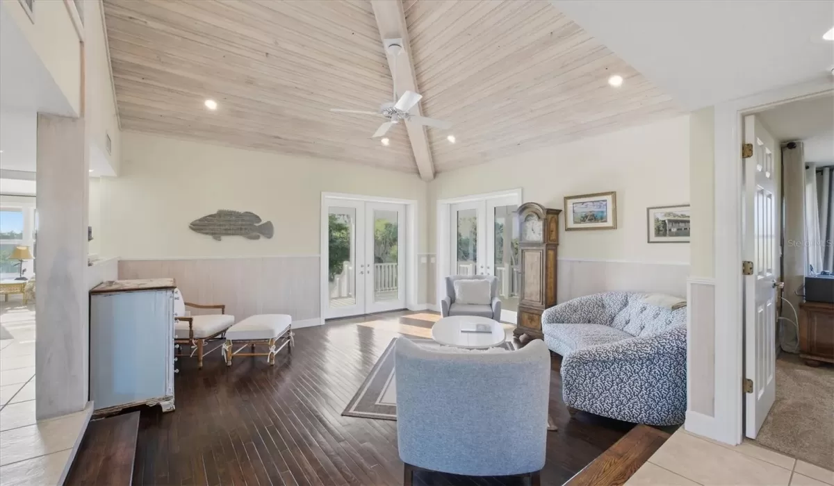 4 Bedrooms Bedrooms, 0 ,2 BathroomsBathrooms,Residential,For Sale,0,D6145351