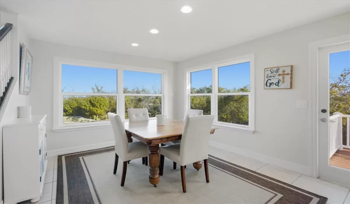 4 Bedrooms Bedrooms, 0 ,2 BathroomsBathrooms,Residential,For Sale,0,D6145351