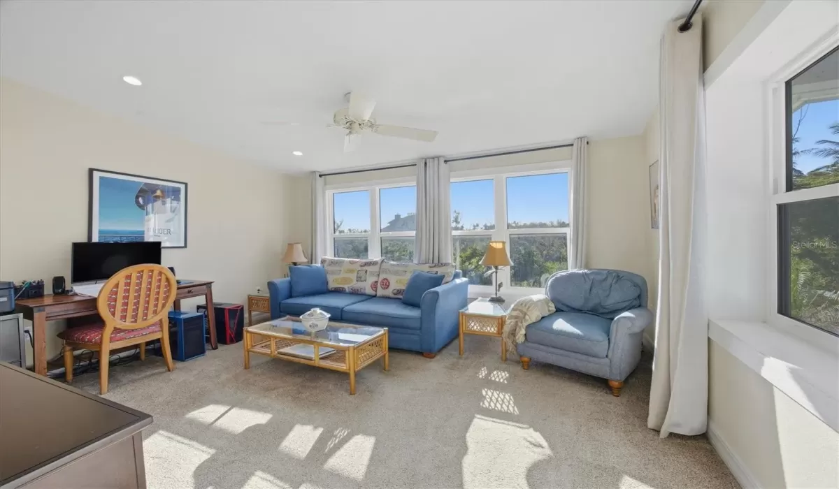 4 Bedrooms Bedrooms, 0 ,2 BathroomsBathrooms,Residential,For Sale,0,D6145351