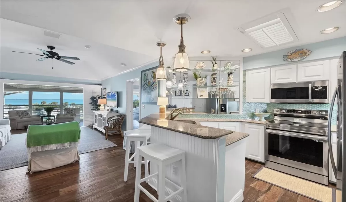 2 Bedrooms Bedrooms, 0 ,2 BathroomsBathrooms,Residential,For Sale,0,D6145498