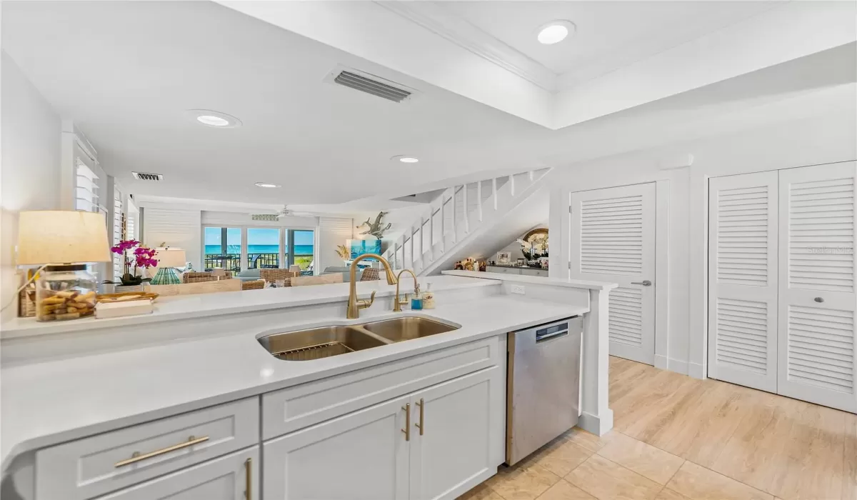 2 Bedrooms Bedrooms, 0 ,2 BathroomsBathrooms,Residential,For Sale,0,D6145526