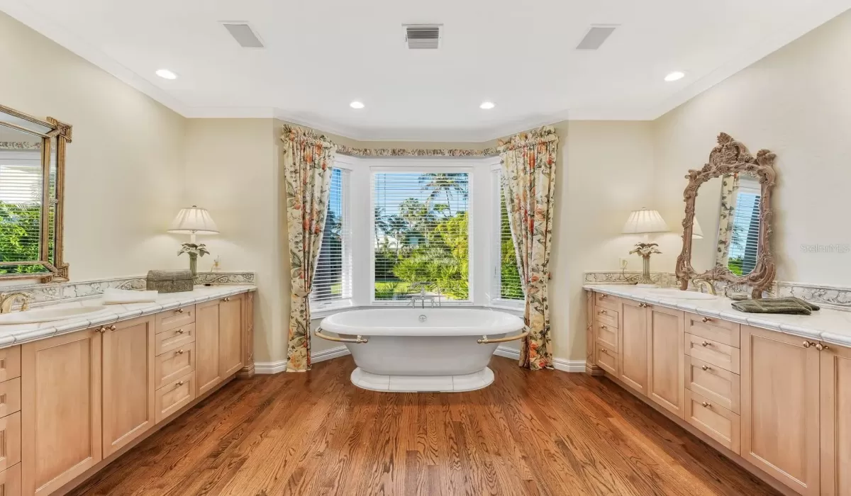 5 Bedrooms Bedrooms, 0 ,4 BathroomsBathrooms,Residential,For Sale,0,D6145548