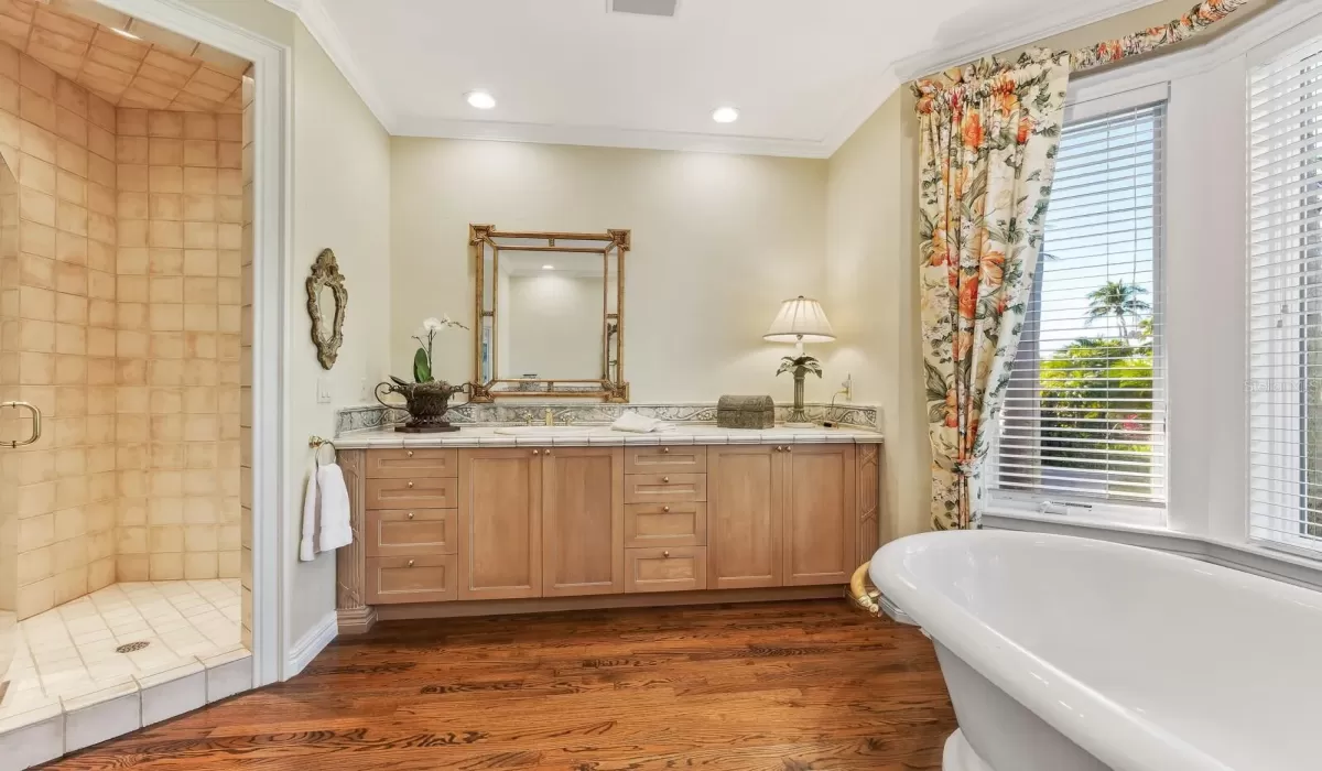 5 Bedrooms Bedrooms, 0 ,4 BathroomsBathrooms,Residential,For Sale,0,D6145548