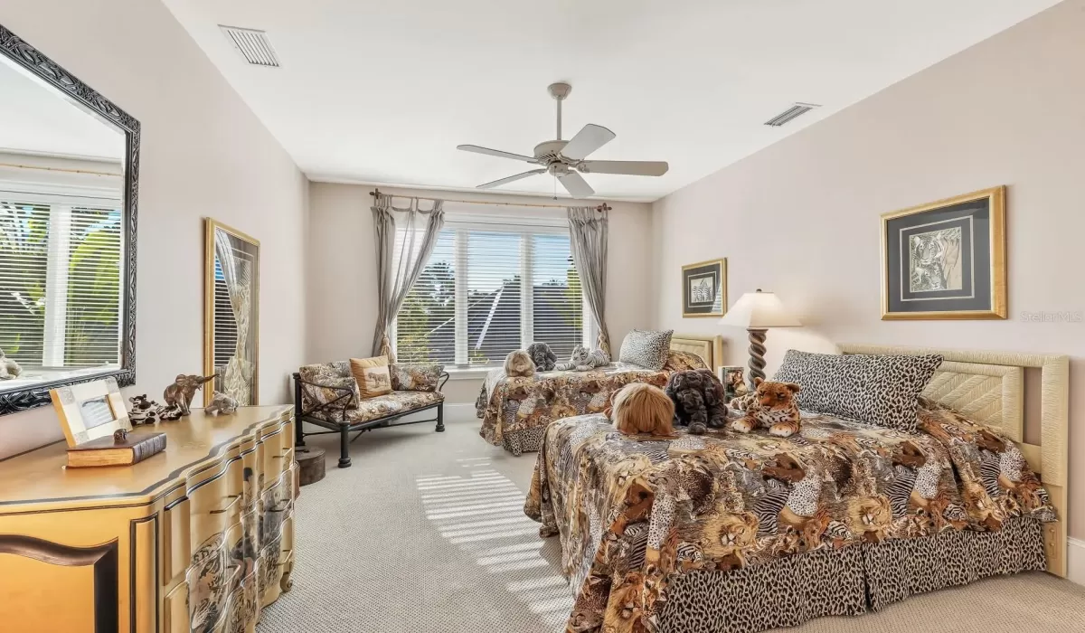 5 Bedrooms Bedrooms, 0 ,4 BathroomsBathrooms,Residential,For Sale,0,D6145548