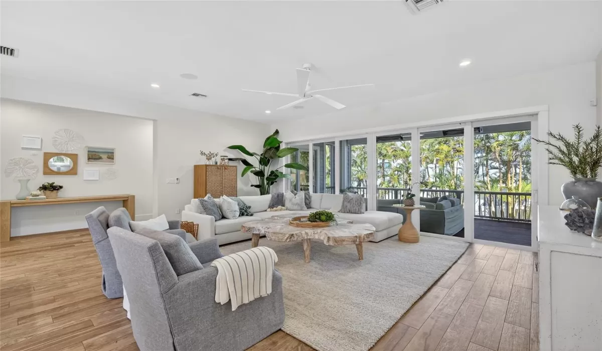 4 Bedrooms Bedrooms, 0 ,3 BathroomsBathrooms,Residential,For Sale,0,D6145605