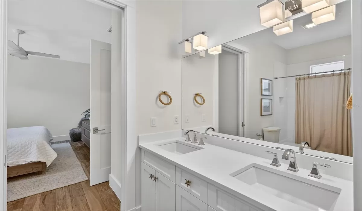 4 Bedrooms Bedrooms, 0 ,3 BathroomsBathrooms,Residential,For Sale,0,D6145605