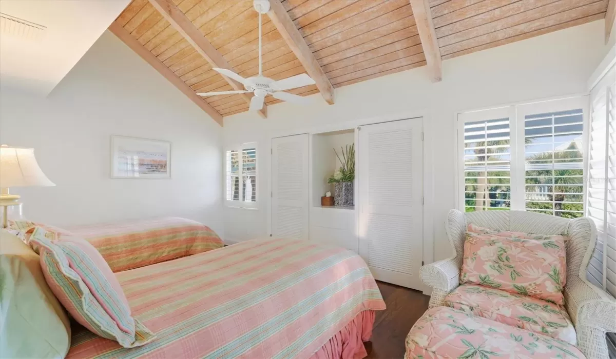 3 Bedrooms Bedrooms, 0 ,3 BathroomsBathrooms,Residential,Pending,0,D6145621