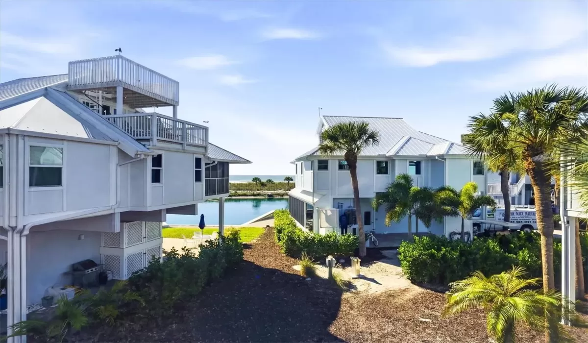 3 Bedrooms Bedrooms, 0 ,3 BathroomsBathrooms,Residential,Pending,0,D6145621