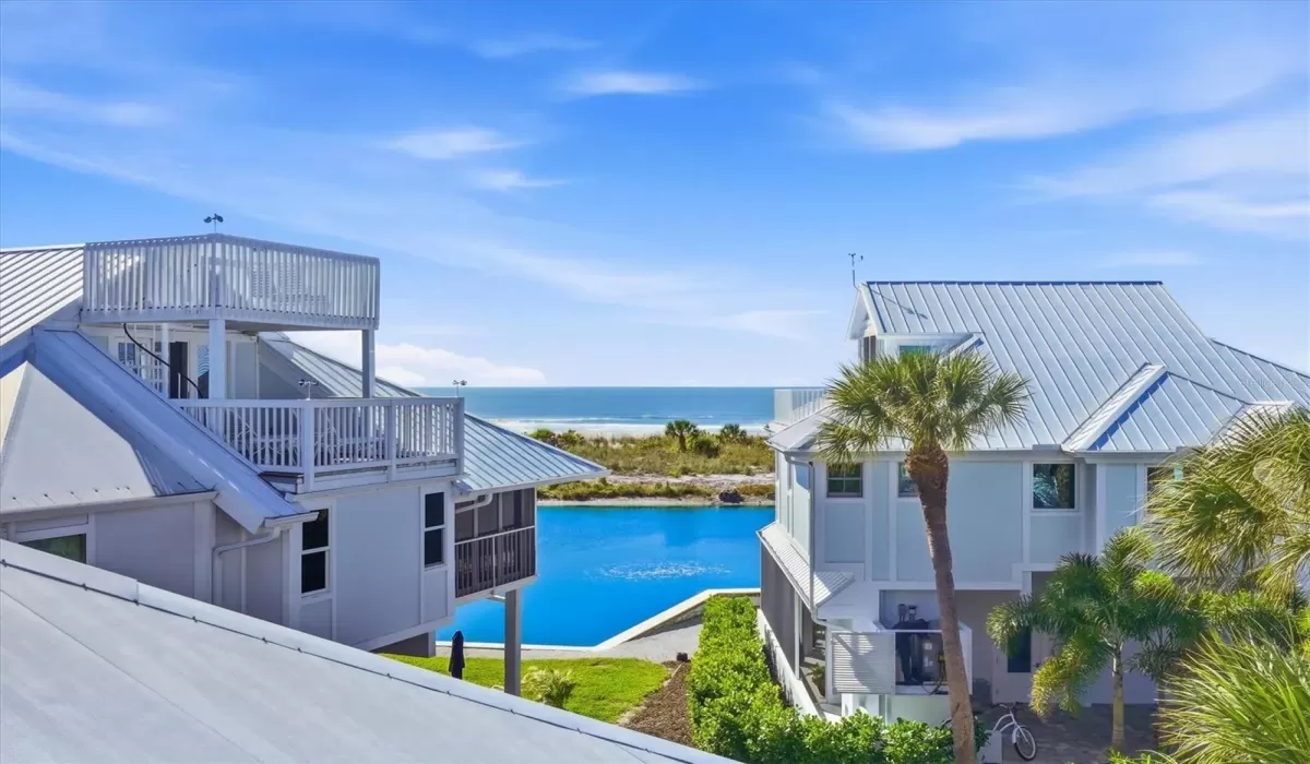 3 Bedrooms Bedrooms, 0 ,3 BathroomsBathrooms,Residential,Pending,0,D6145621