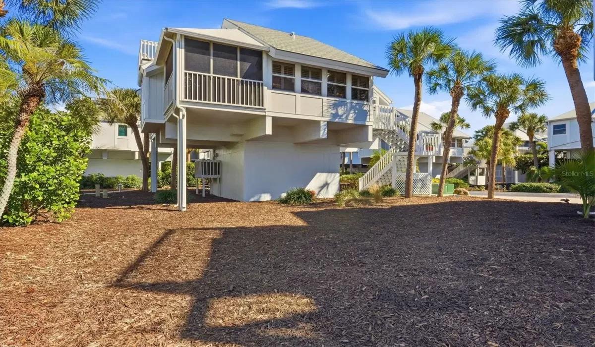 3 Bedrooms Bedrooms, 0 ,3 BathroomsBathrooms,Residential,Pending,0,D6145621