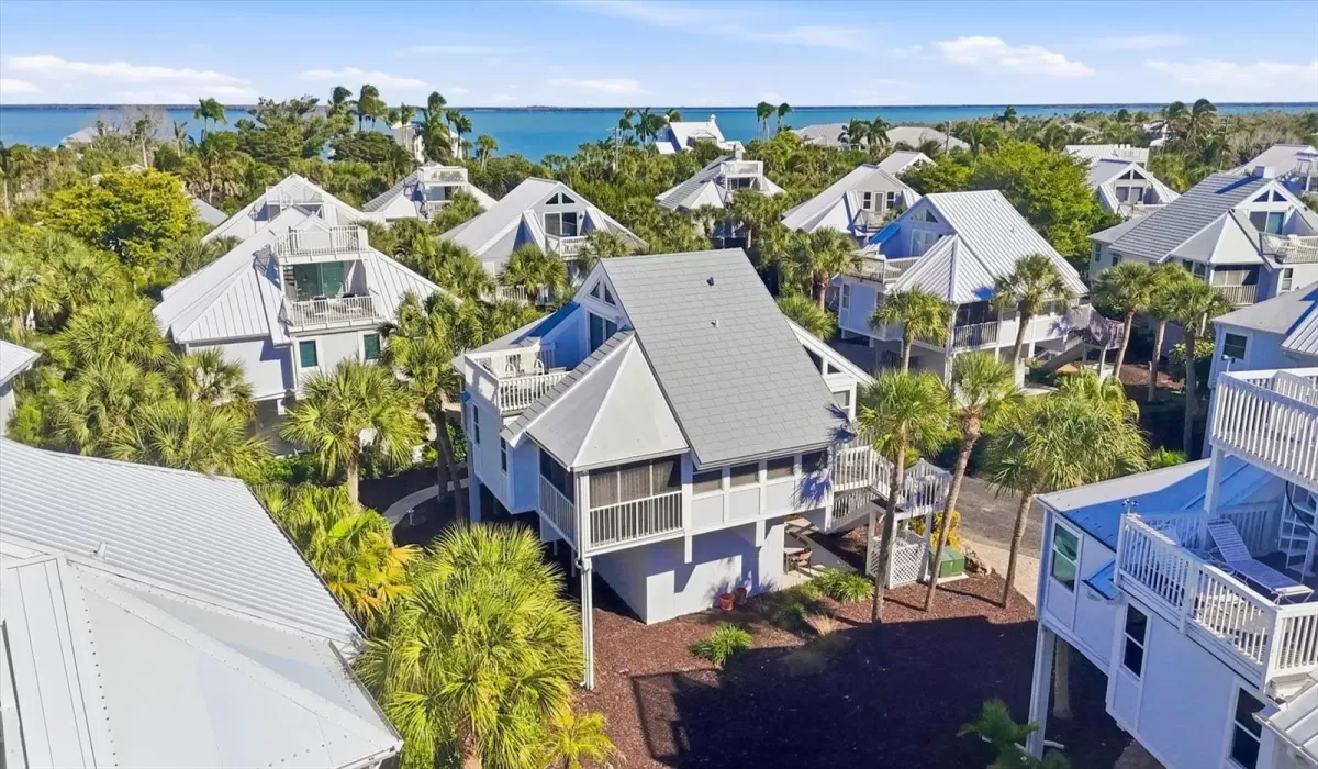 3 Bedrooms Bedrooms, 0 ,3 BathroomsBathrooms,Residential,Pending,0,D6145621