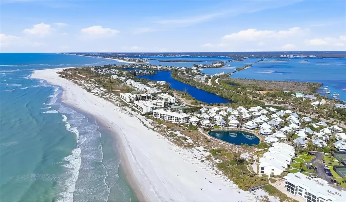 3 Bedrooms Bedrooms, 0 ,3 BathroomsBathrooms,Residential,Pending,0,D6145621