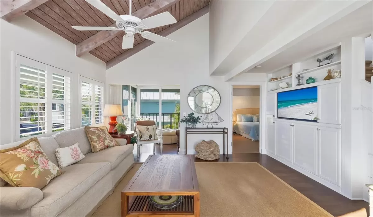 3 Bedrooms Bedrooms, 0 ,3 BathroomsBathrooms,Residential,Pending,0,D6145621