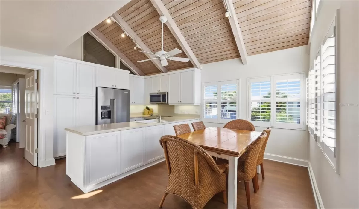 3 Bedrooms Bedrooms, 0 ,3 BathroomsBathrooms,Residential,Pending,0,D6145621