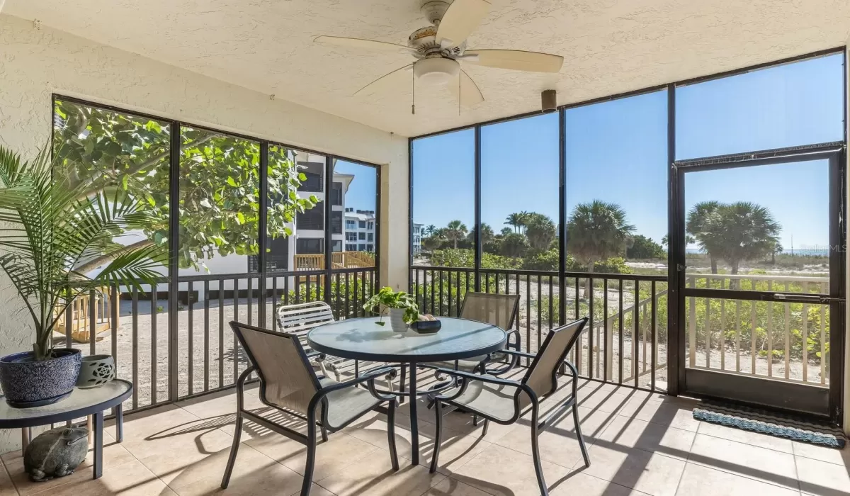 Screened Porch overlooking the beach/Gulf