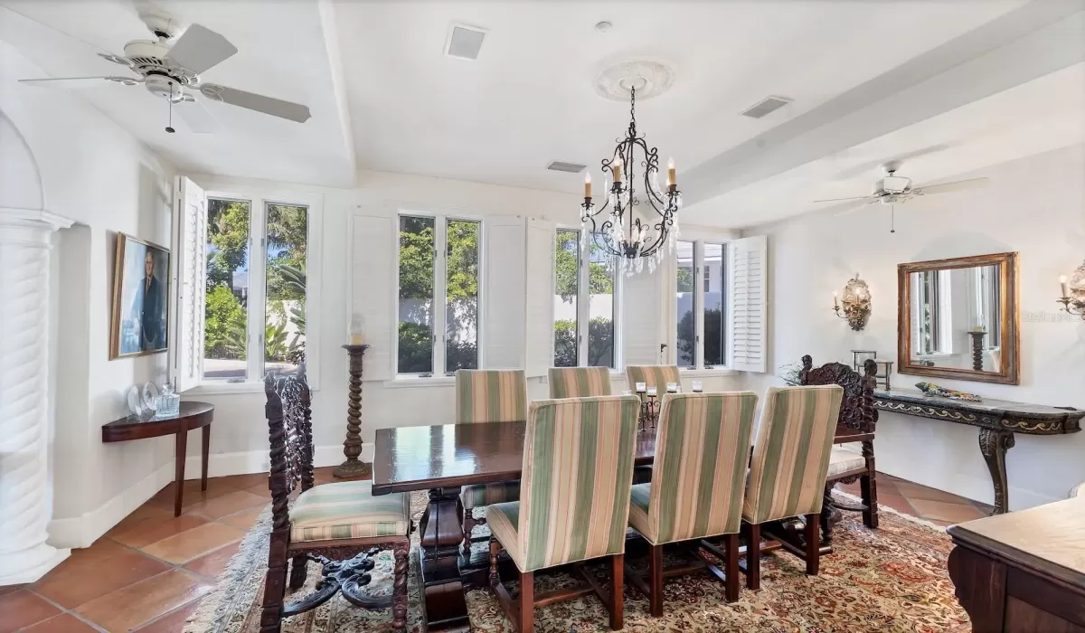 4 Bedrooms Bedrooms, 0 ,5 BathroomsBathrooms,Residential,For Sale,0,D6145817