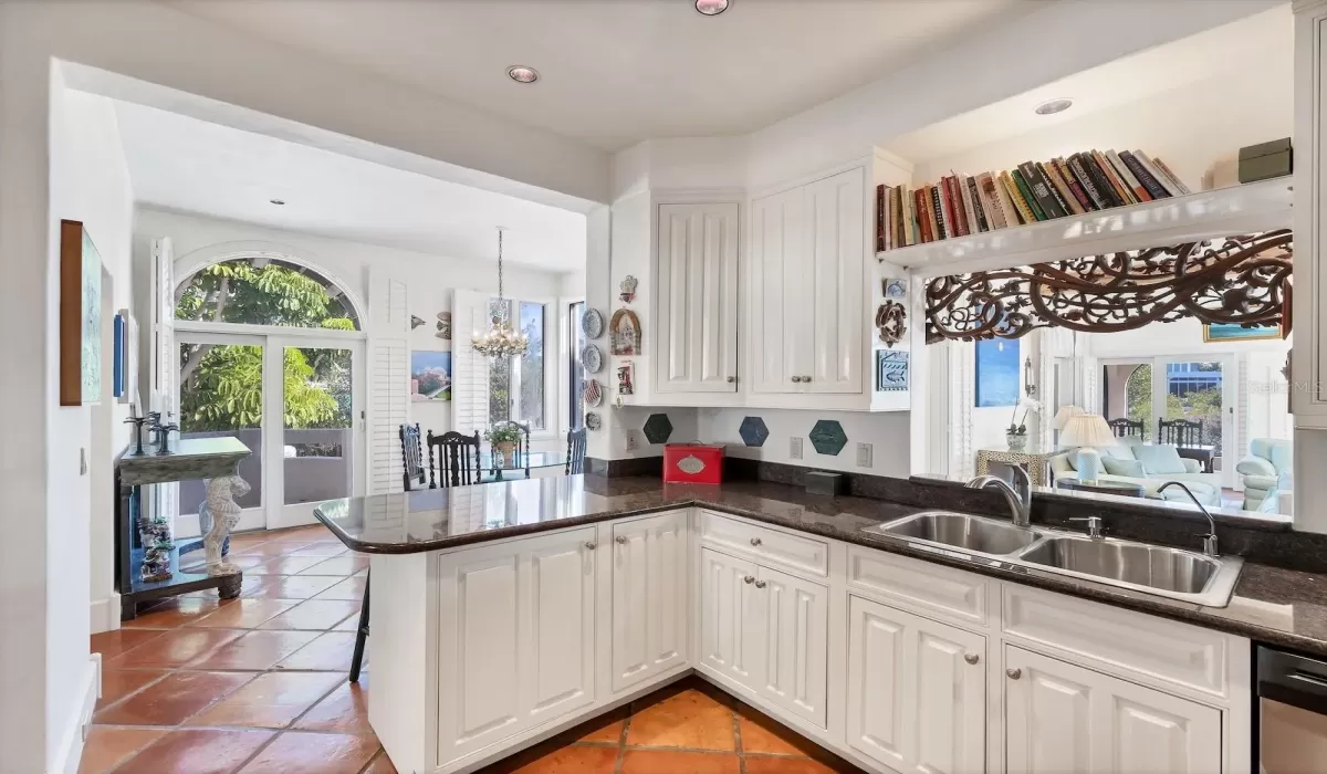 4 Bedrooms Bedrooms, 0 ,5 BathroomsBathrooms,Residential,For Sale,0,D6145817