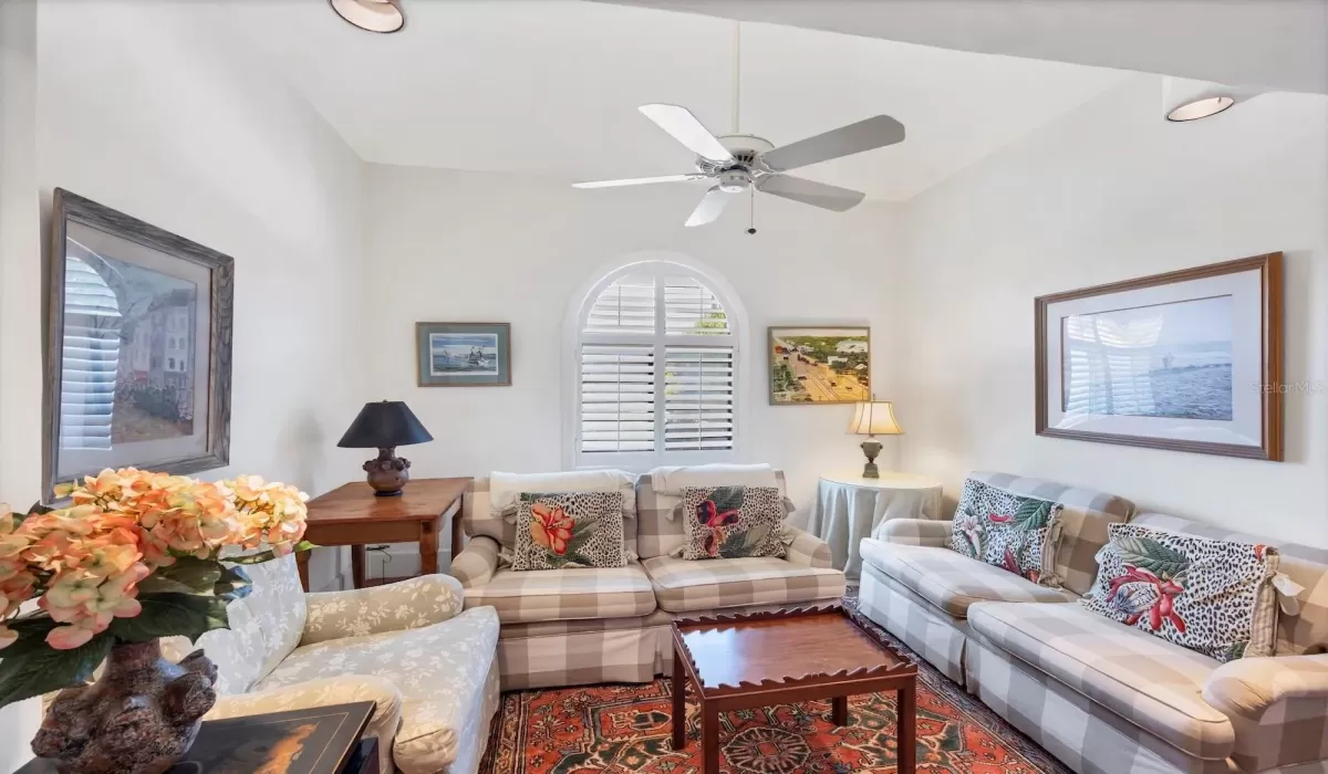 4 Bedrooms Bedrooms, 0 ,5 BathroomsBathrooms,Residential,For Sale,0,D6145817